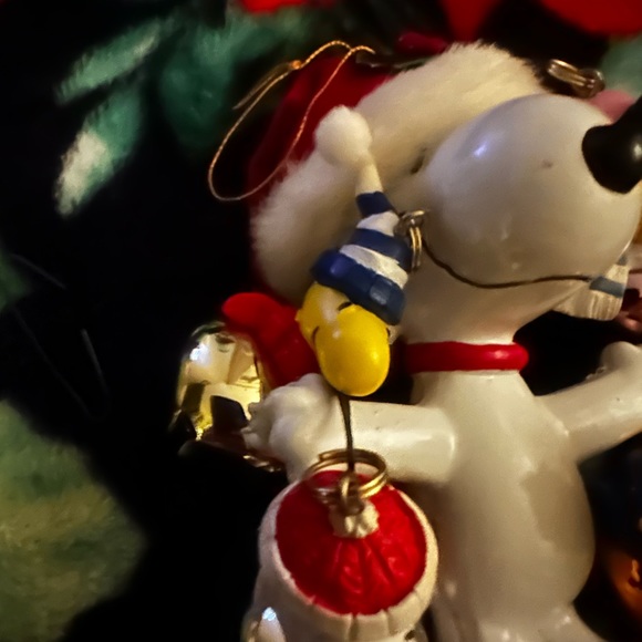 Snoopy/Peanuts Hallmark Keepsake Ornaments Collection (5) - Picture 5 of 5